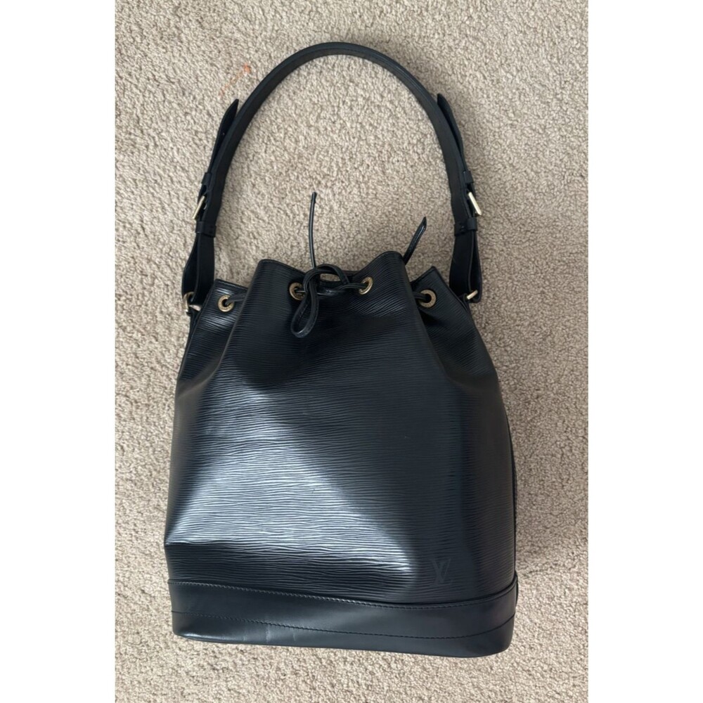 LOUIS VUITTON Epi Noe Shoulder Bag Black M44002 Adjustable strap